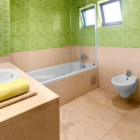 Linda Oura 4br 10 New For Rent! *