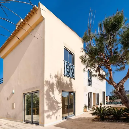Dom wakacyjny Linda Oura 4br 10 New For Rent! *